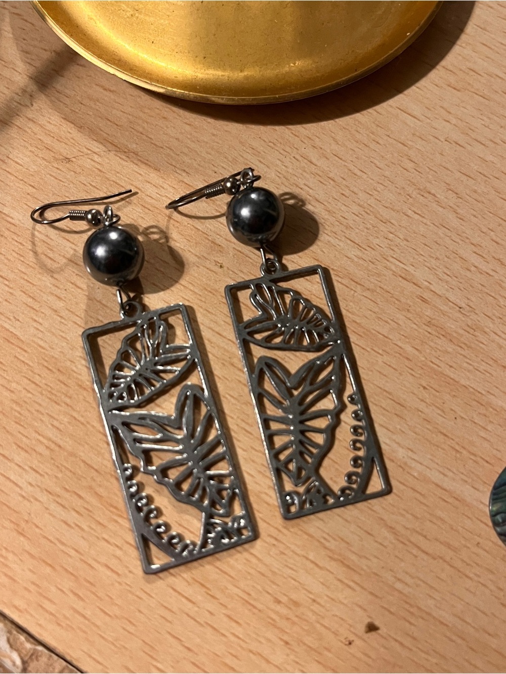 Silver Pearl Leaf Drop Earrings - Nature Hawaiian Floral Women’s Jewelry